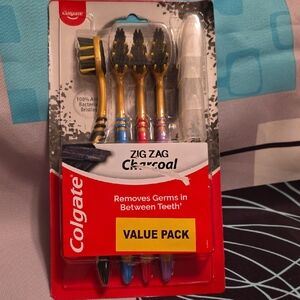 Colgate, Zig Zag Charcoal Toothbrushes ,4 Pack w/ Covers. New, Gold Handles
